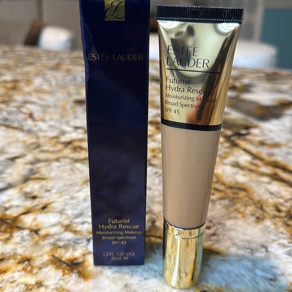 Este Lauder Futurist Hydra Rescue moisturizing makeup broad spectrum 45 -NIB